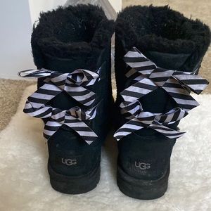 Bailey Bow Uggs Size 8
